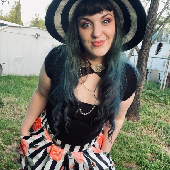 Meet your Posher, Jen - Picture 3 of 16